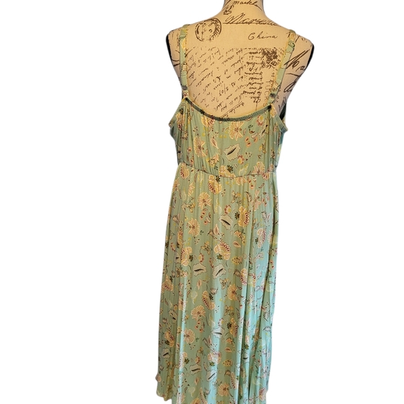 Torrid Super Soft Floral Midi Dress Size 2 w/ Pockets 🌿 - Picture 3 of 7